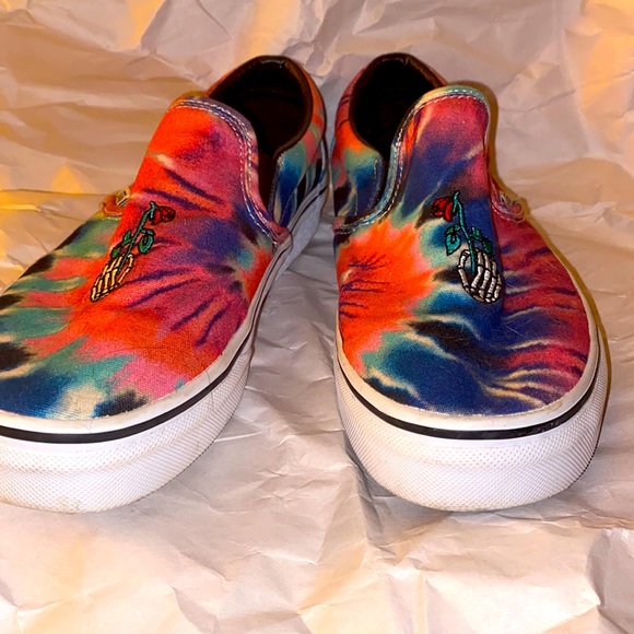 NIB tie dye Vans with skull & rose graphic
